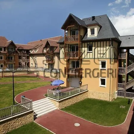 F50 Ferme De Deauville 1 Ch Rez-de-jardin Avec Escalier
